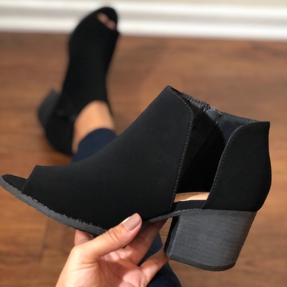 Shoes - Stylish Black side cut booties